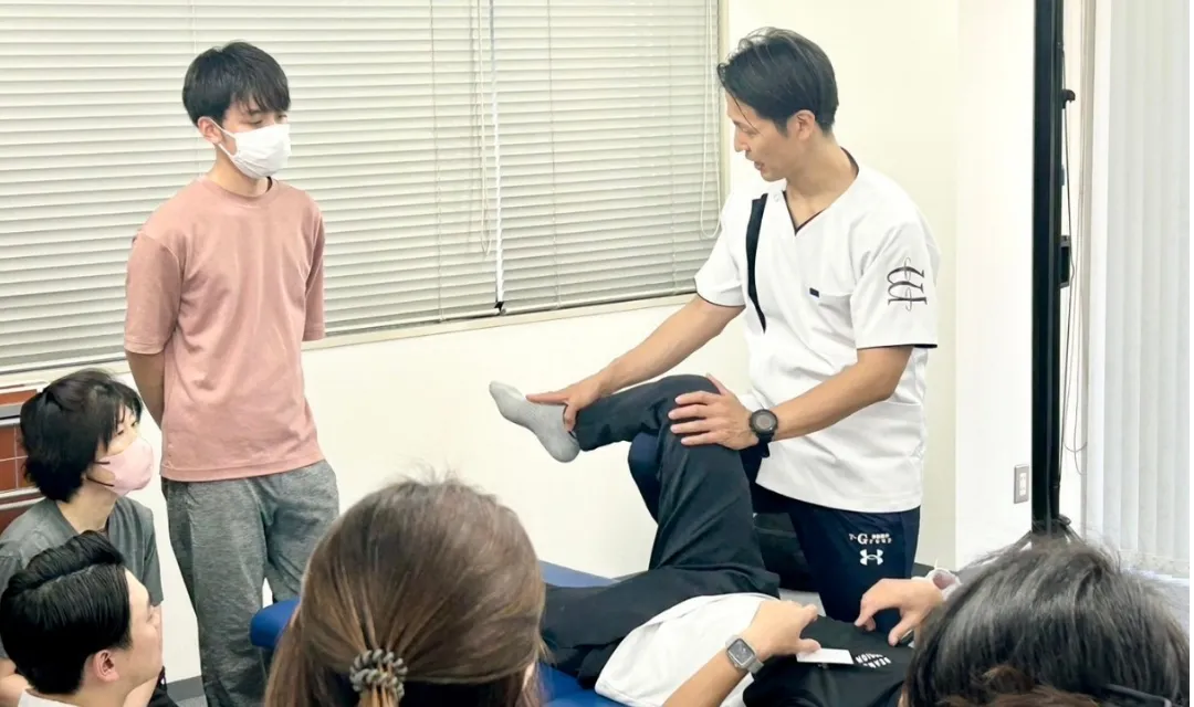 セミナーで学ぶ受講生たち